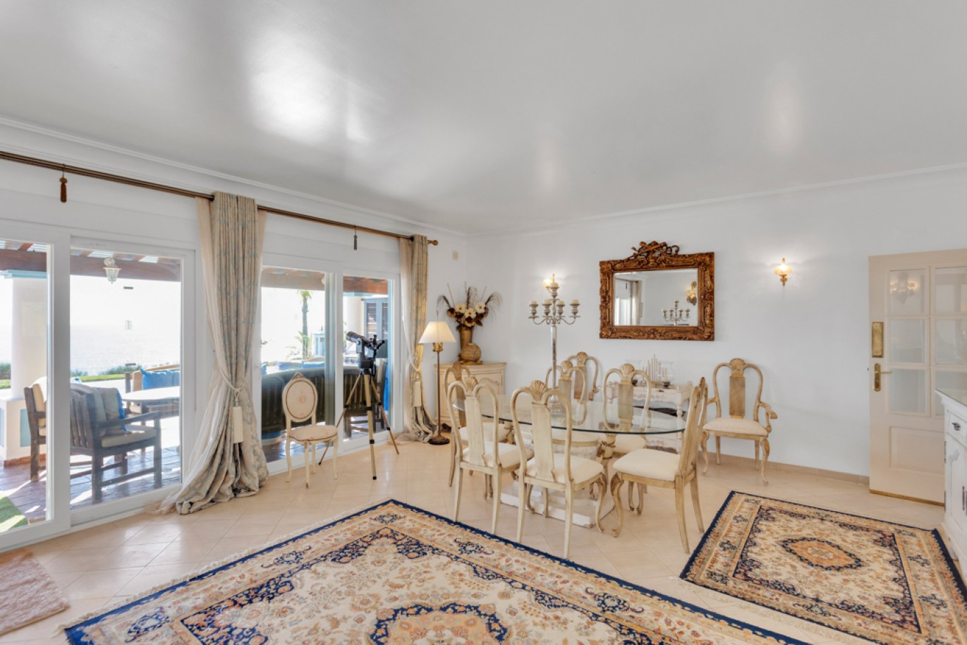 Beachfront villa with pool for sale in Luz, Algarve, Portugal_350786