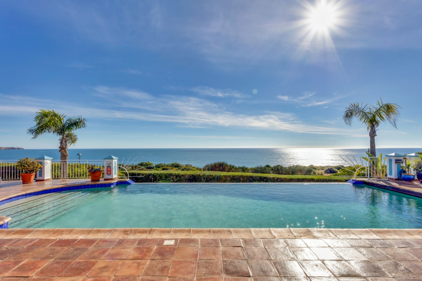 Beachfront villa with pool for sale in Luz, Algarve, Portugal_350788