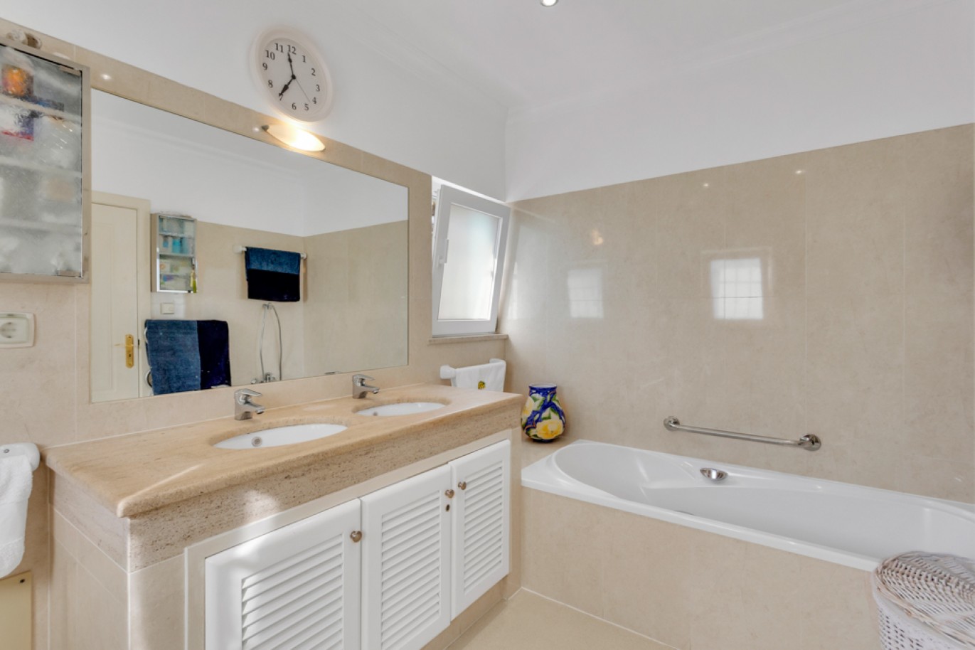 Beachfront villa with pool for sale in Luz, Algarve, Portugal_350792