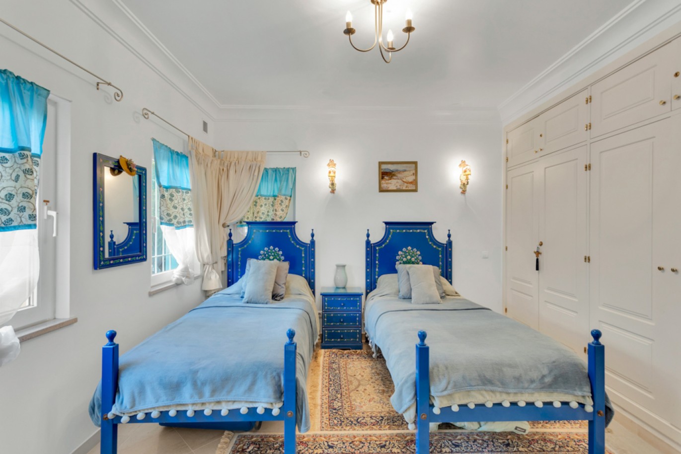 Beachfront villa with pool for sale in Luz, Algarve, Portugal_350796