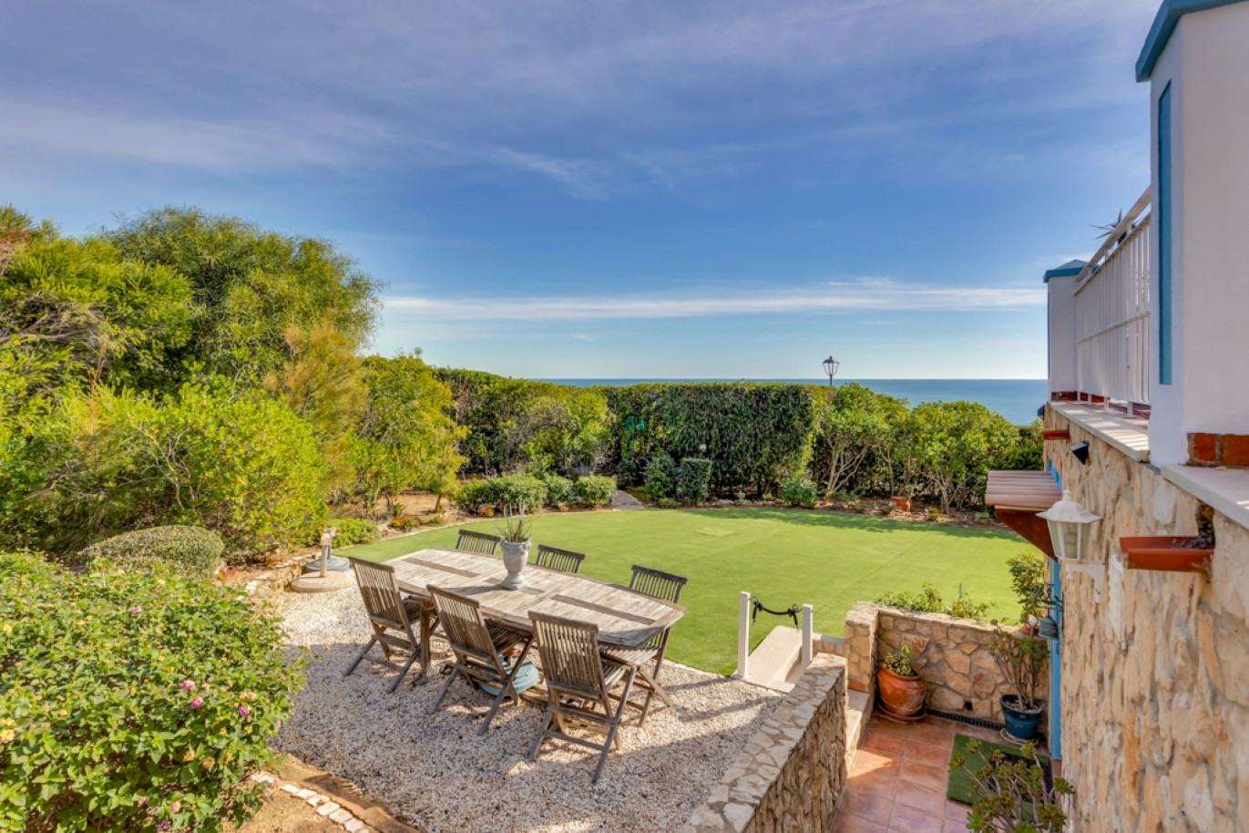 Beachfront villa with pool for sale in Luz, Algarve, Portugal_350799