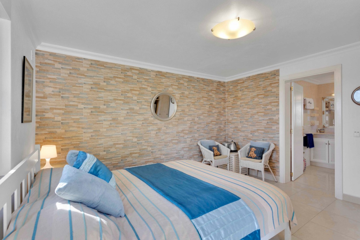 Beachfront villa with pool for sale in Luz, Algarve, Portugal_350806