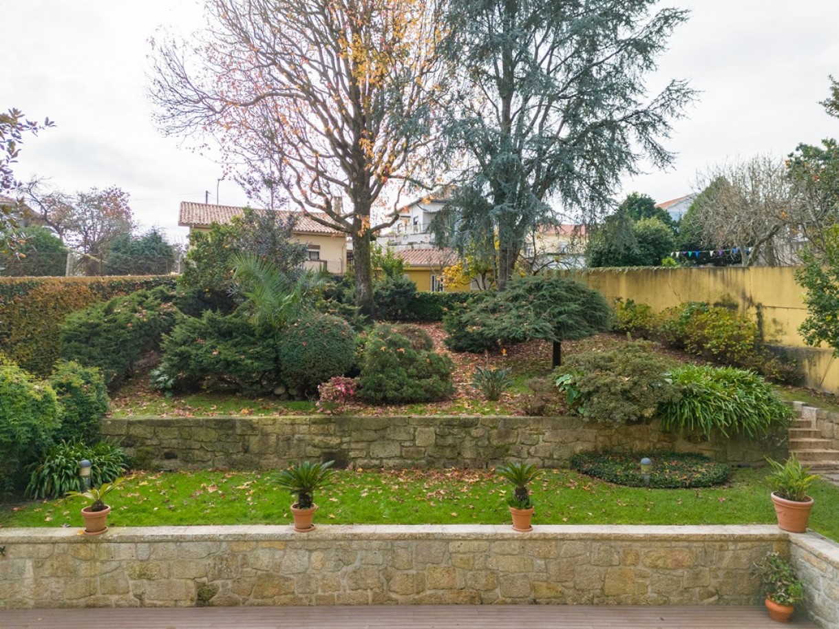 Villa de 3 dormitorios con jardín y piscina, en venta en Gaia, Portugal_350825