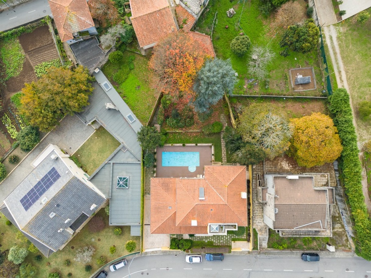 Villa de 3 dormitorios con jardín y piscina, en venta en Gaia, Portugal_350833