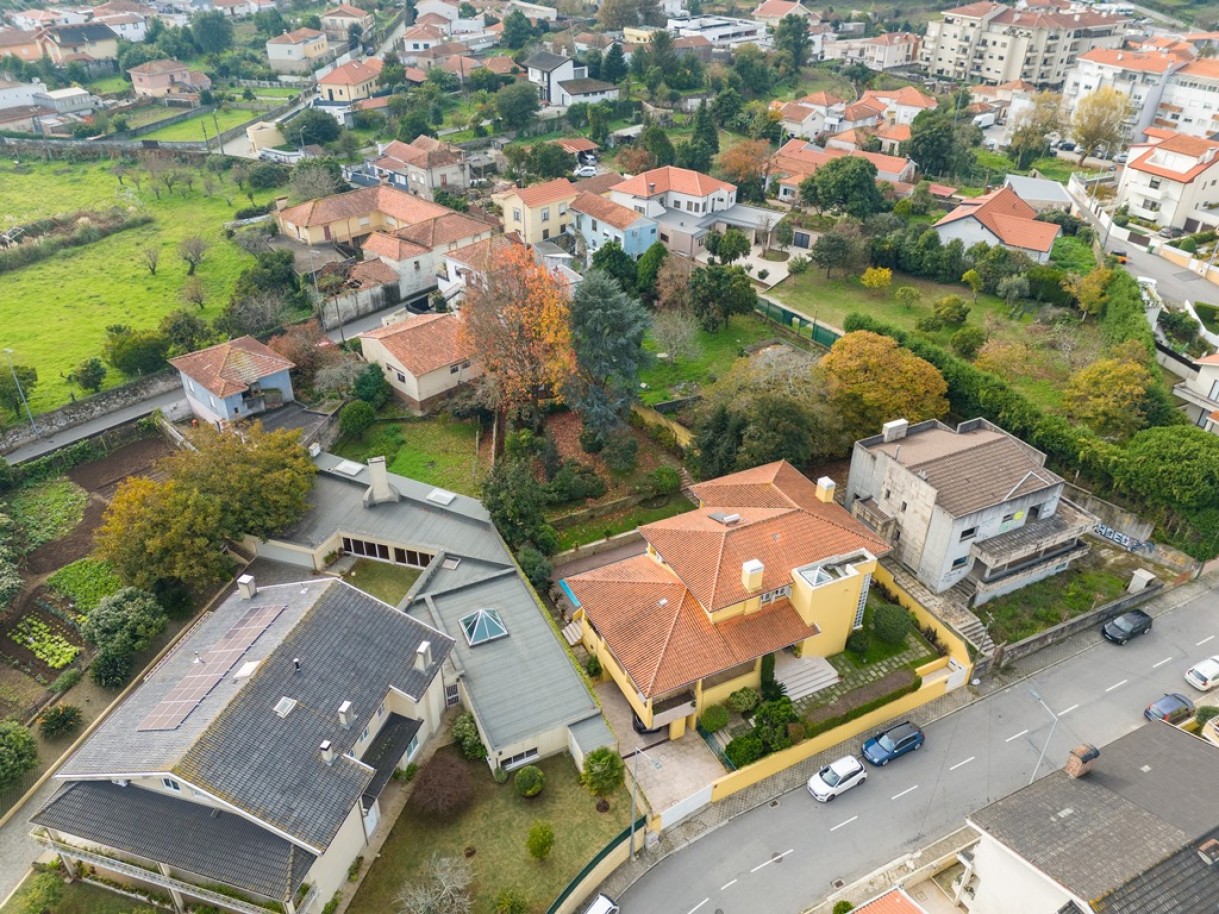 Villa de 3 dormitorios con jardín y piscina, en venta en Gaia, Portugal_350834