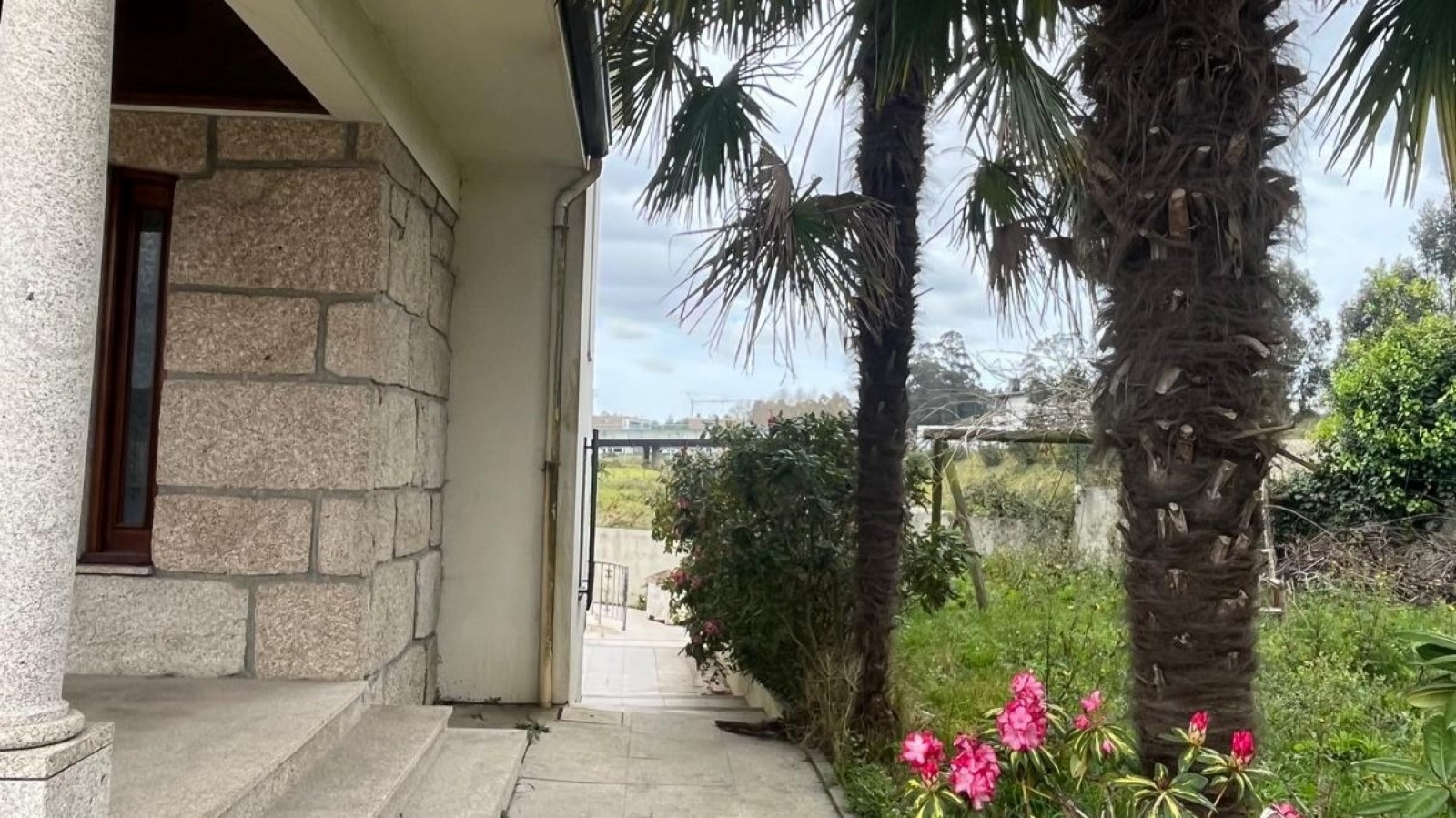 Renovierte 4-Schlafzimmer-Villa mit Garten zu verkaufen Maia, Portugal_351131