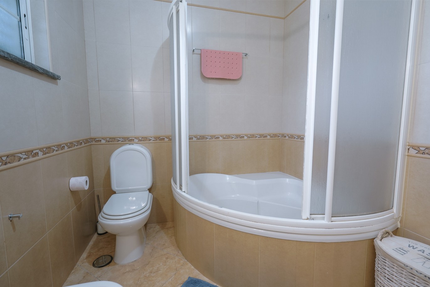 Villa in Strandnähe, zu verkaufen in Monte Gordo, Algarve, Portugal_352669