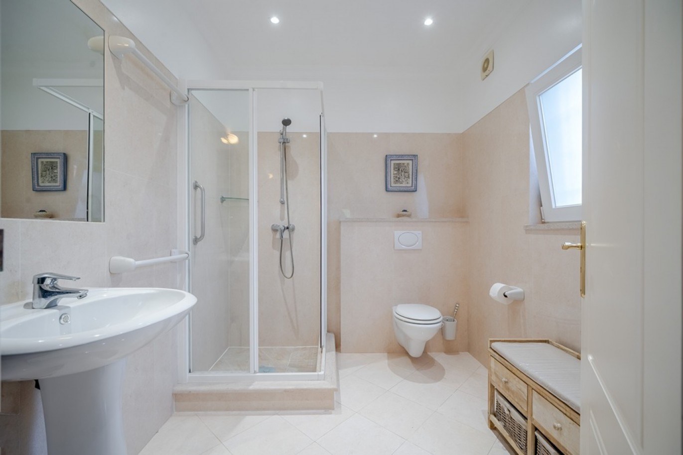 Beachfront villa with pool for sale in Luz, Algarve, Portugal_352880