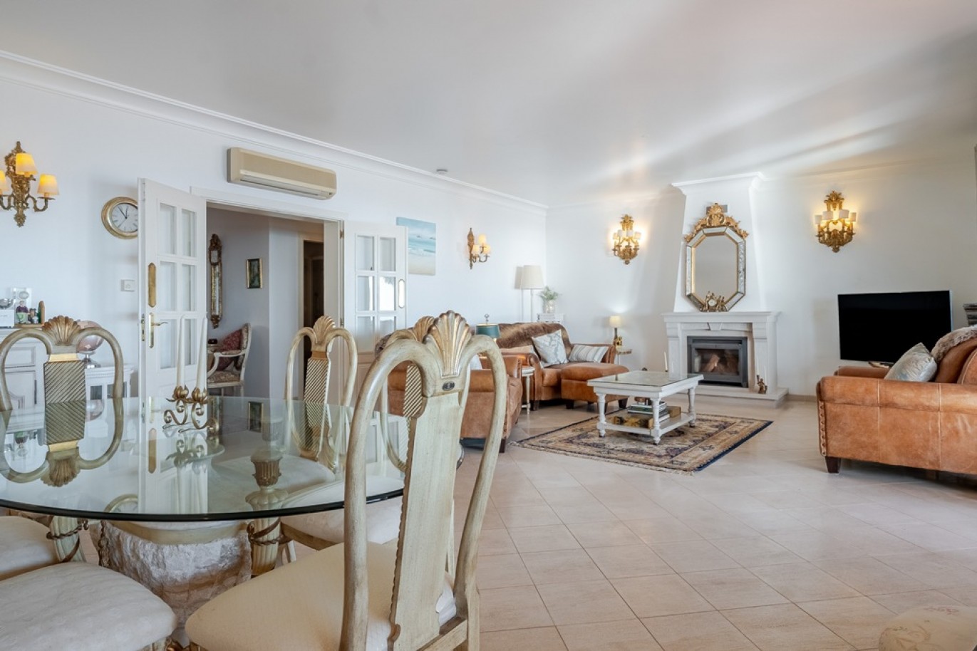 Beachfront villa with pool for sale in Luz, Algarve, Portugal_352892