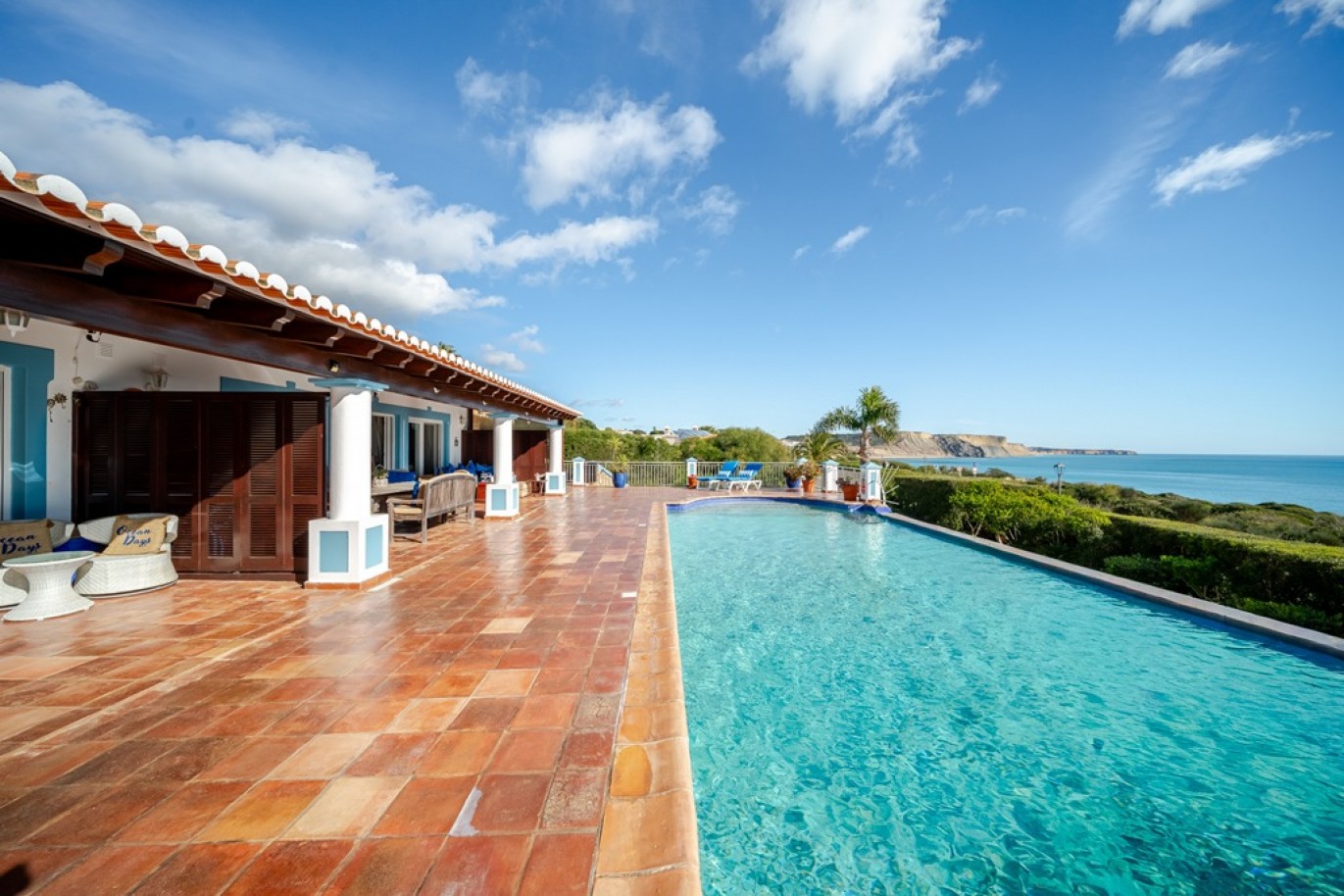 Beachfront villa with pool for sale in Luz, Algarve, Portugal_352897