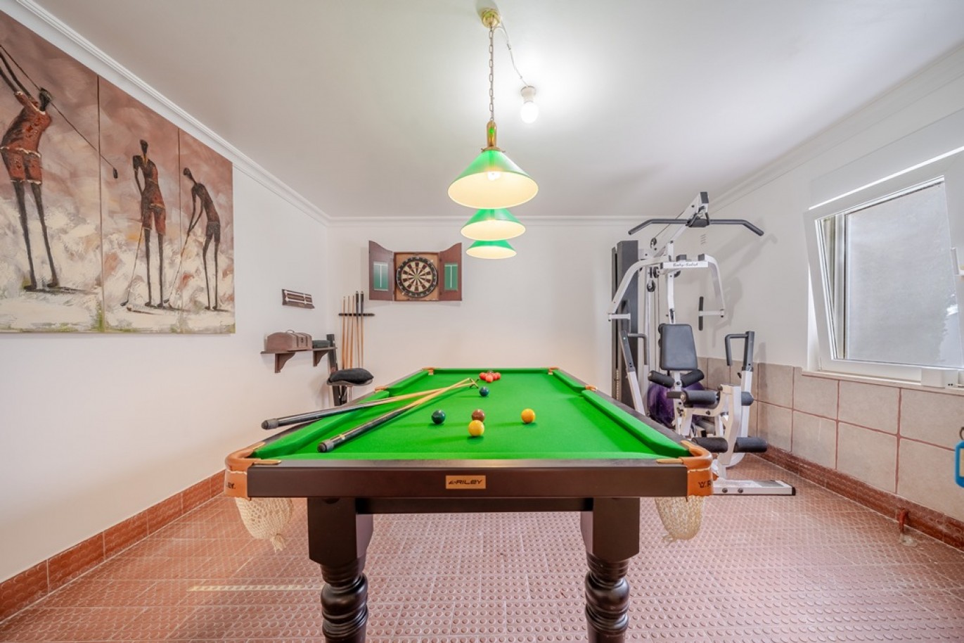 Beachfront villa with pool for sale in Luz, Algarve, Portugal_352902