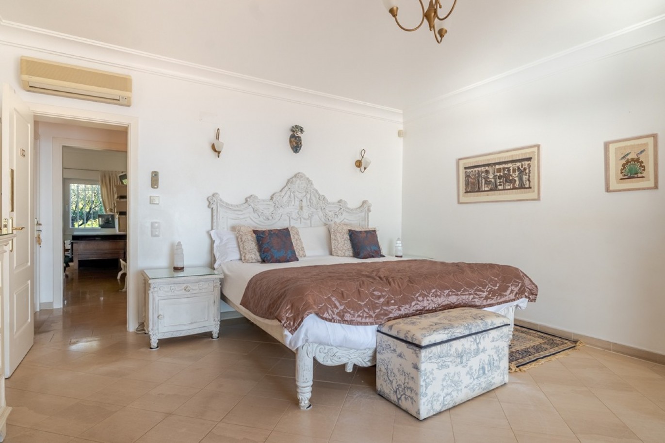 Beachfront villa with pool for sale in Luz, Algarve, Portugal_352904