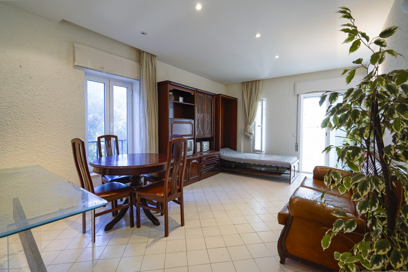 Propriedade perto da praia à venda em Quarteira, Algarve_353244