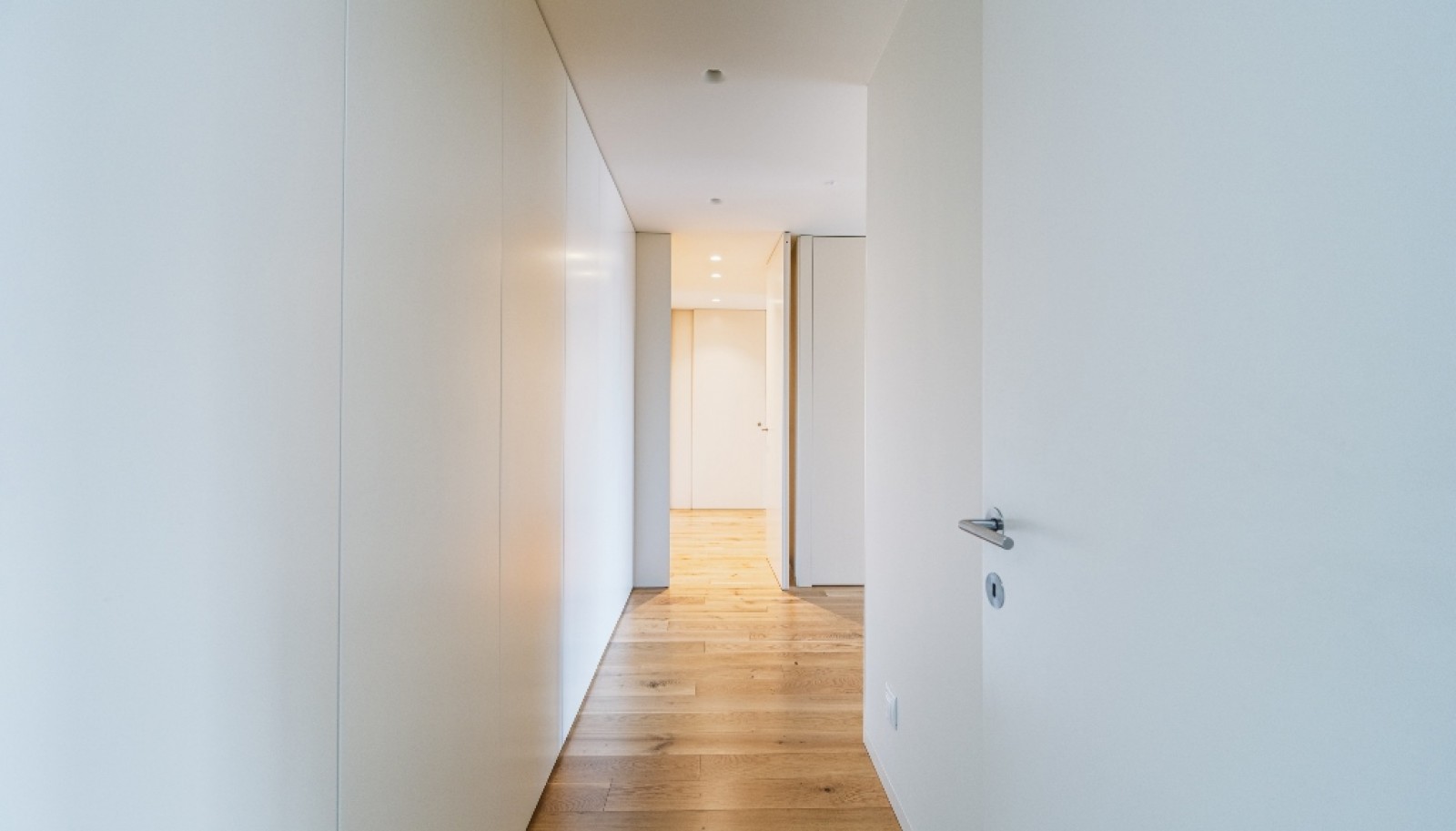 Piso de 3 dormitorios con balcón en alquiler Vila Nova Gaia, Portugal_353422