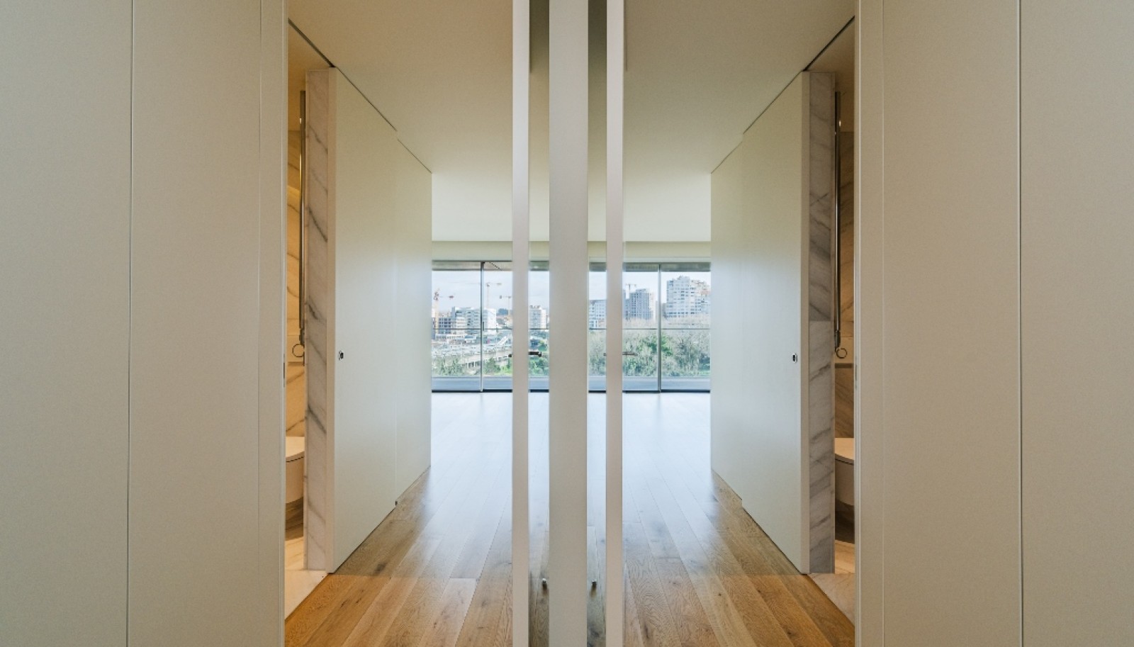 Piso de 3 dormitorios con balcón en alquiler Vila Nova Gaia, Portugal_353424