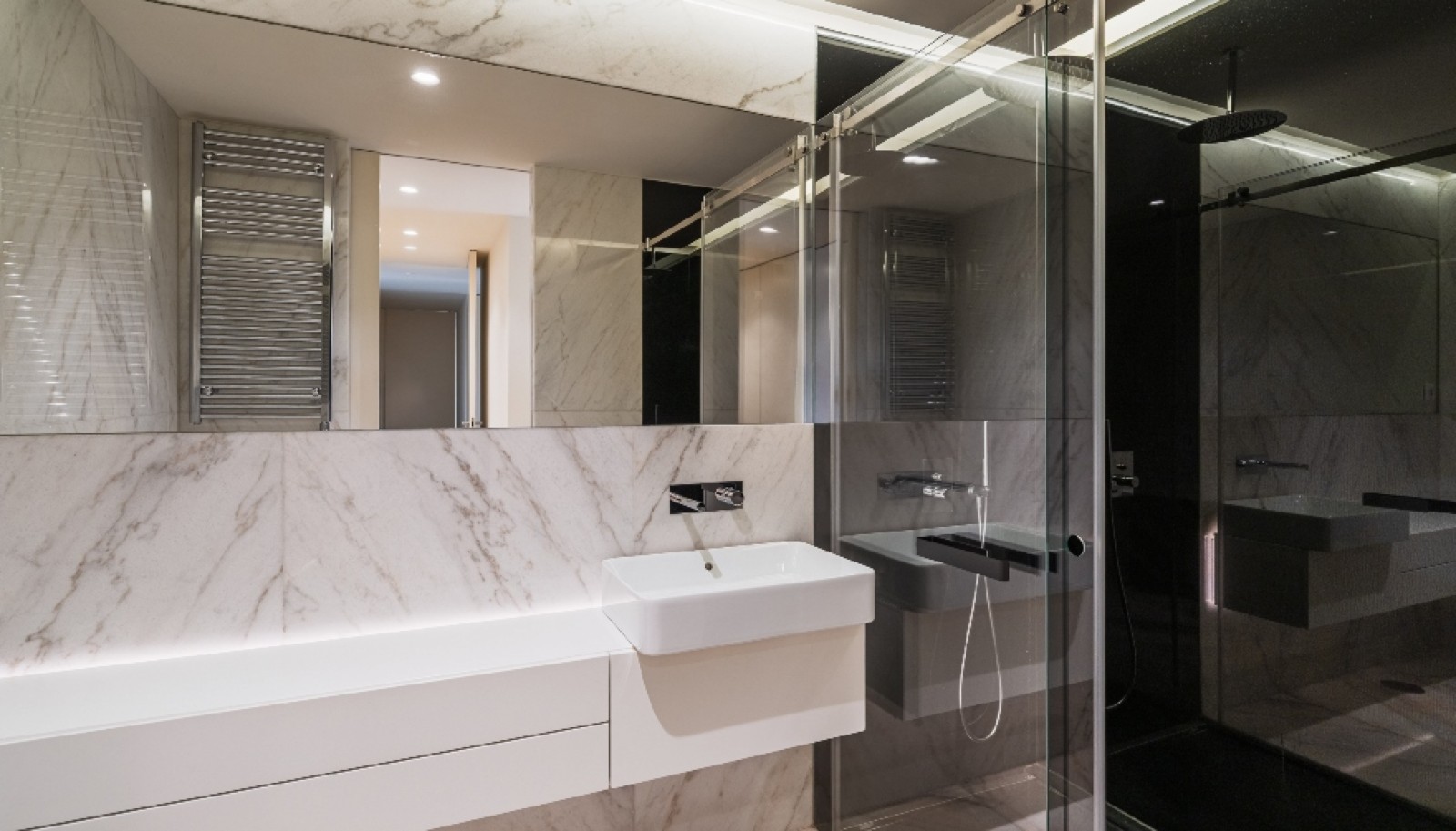 Piso de 3 dormitorios con balcón en alquiler Vila Nova Gaia, Portugal_353436