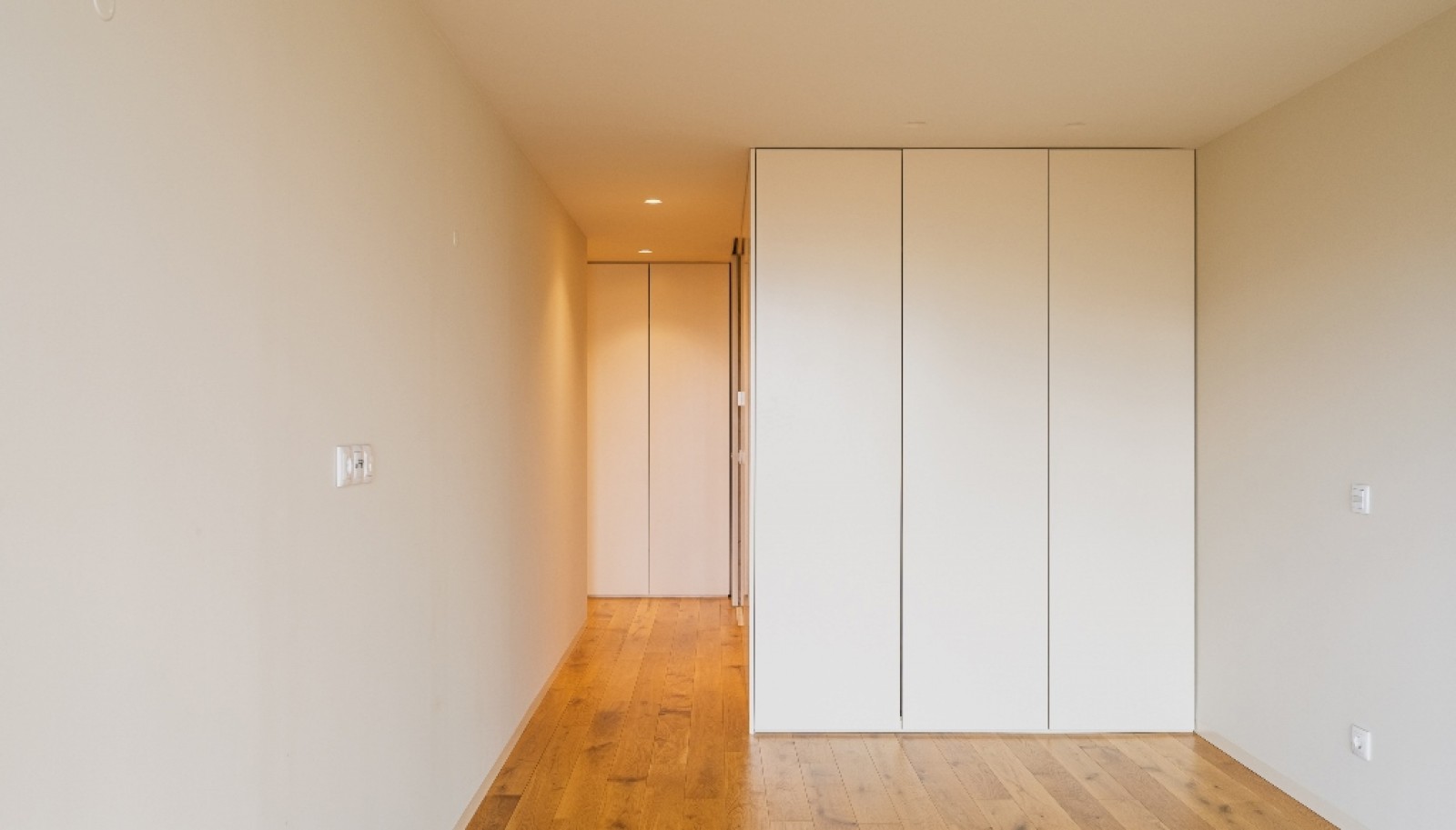 Piso de 3 dormitorios con balcón en alquiler Vila Nova Gaia, Portugal_353440