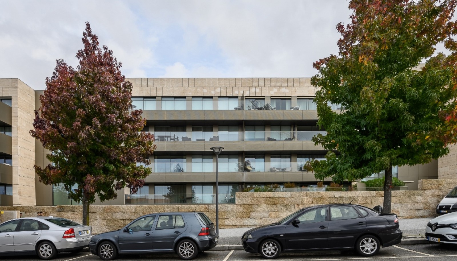 Piso de 3 dormitorios con balcón en alquiler Vila Nova Gaia, Portugal_353450