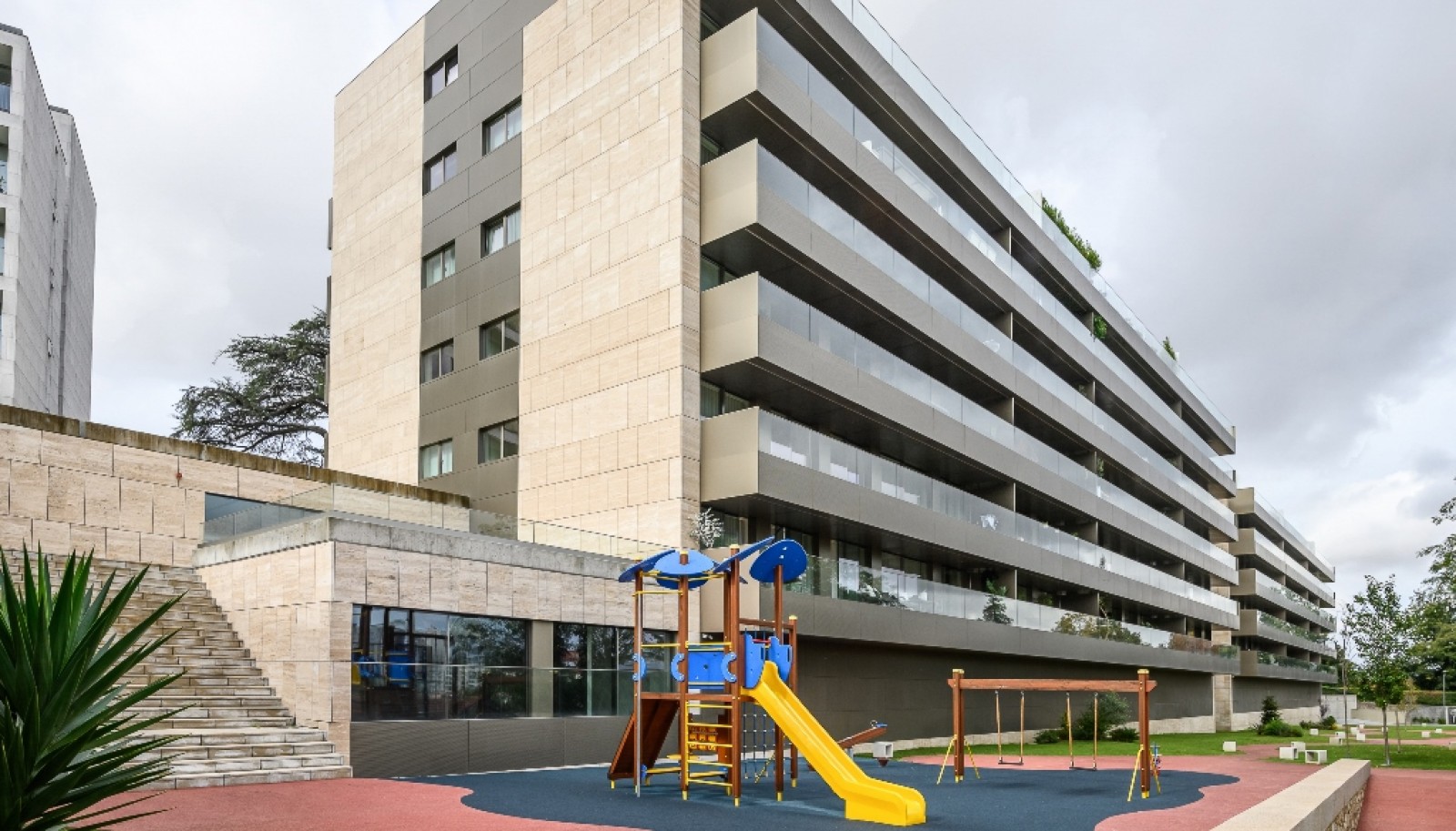 Piso de 3 dormitorios con balcón en alquiler Vila Nova Gaia, Portugal_353451