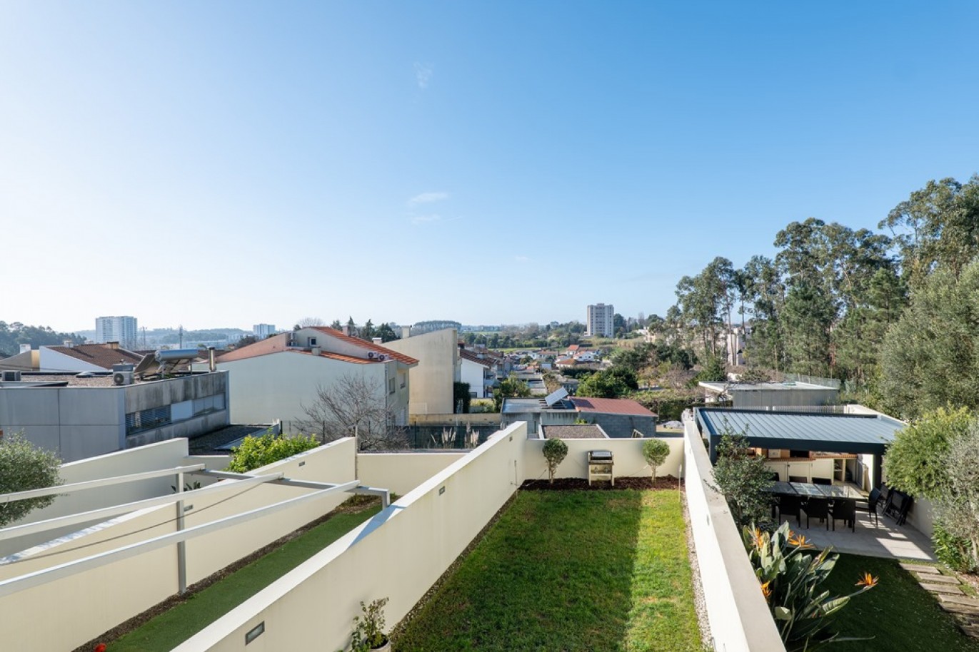Vier-Zimmer-Villa mit Garten in geschlossener Wohnanlage in Maia, Portugal_353473