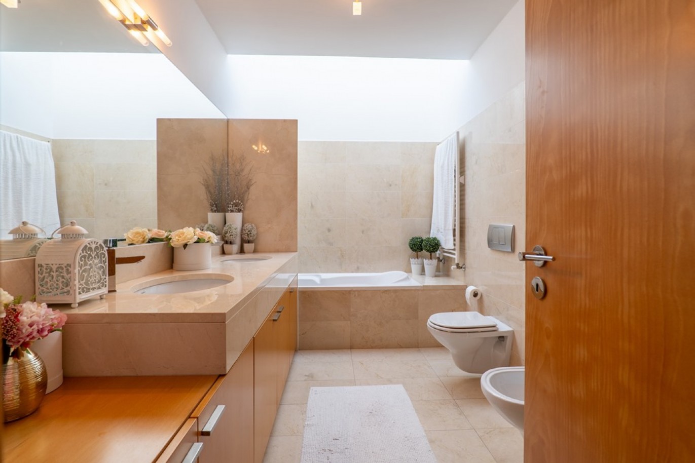 Vier-Zimmer-Villa mit Garten in geschlossener Wohnanlage in Maia, Portugal_353482