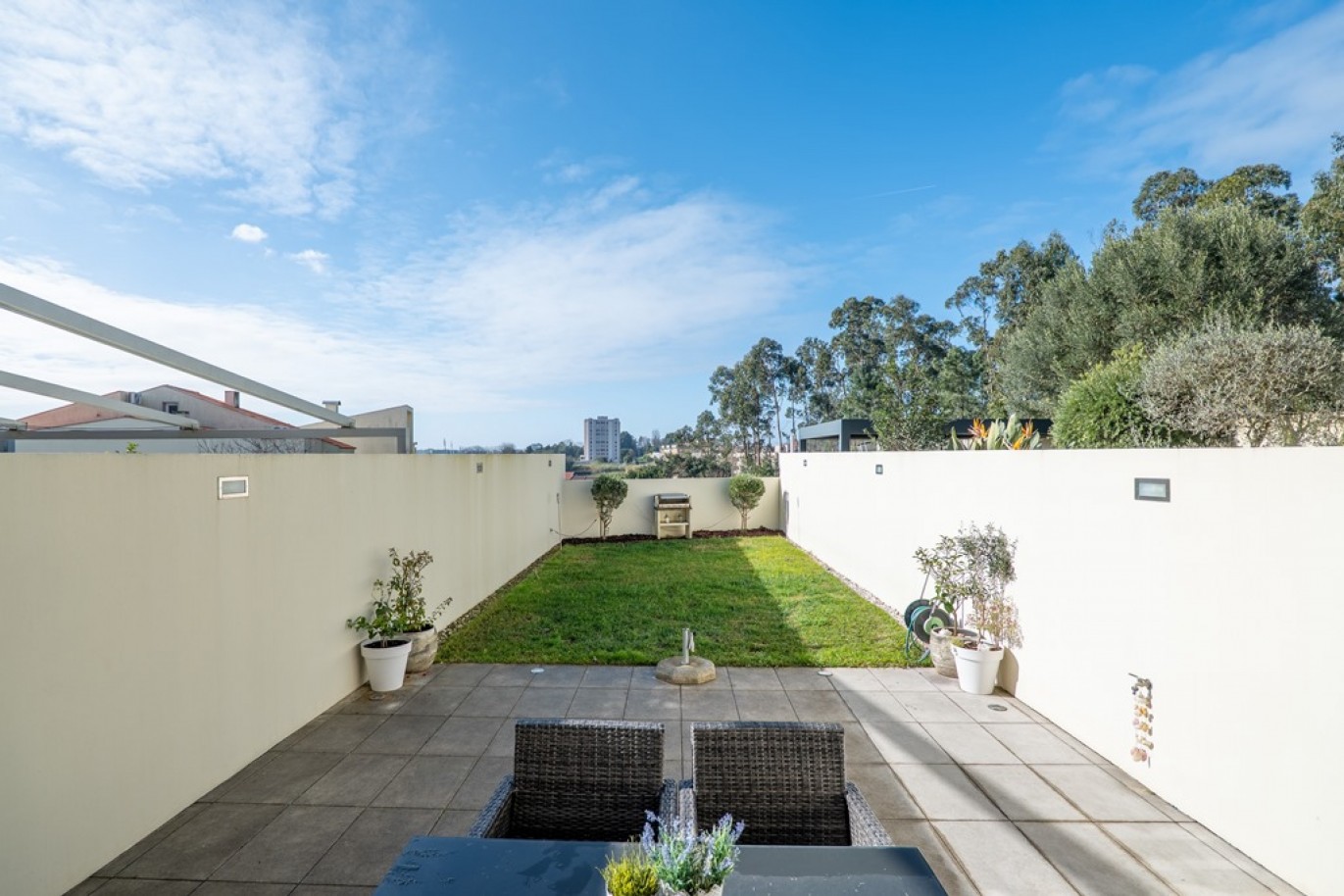 Vier-Zimmer-Villa mit Garten in geschlossener Wohnanlage in Maia, Portugal_353495