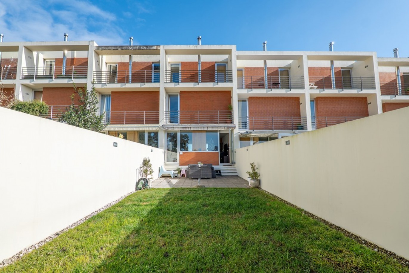 Vier-Zimmer-Villa mit Garten in geschlossener Wohnanlage in Maia, Portugal_353497