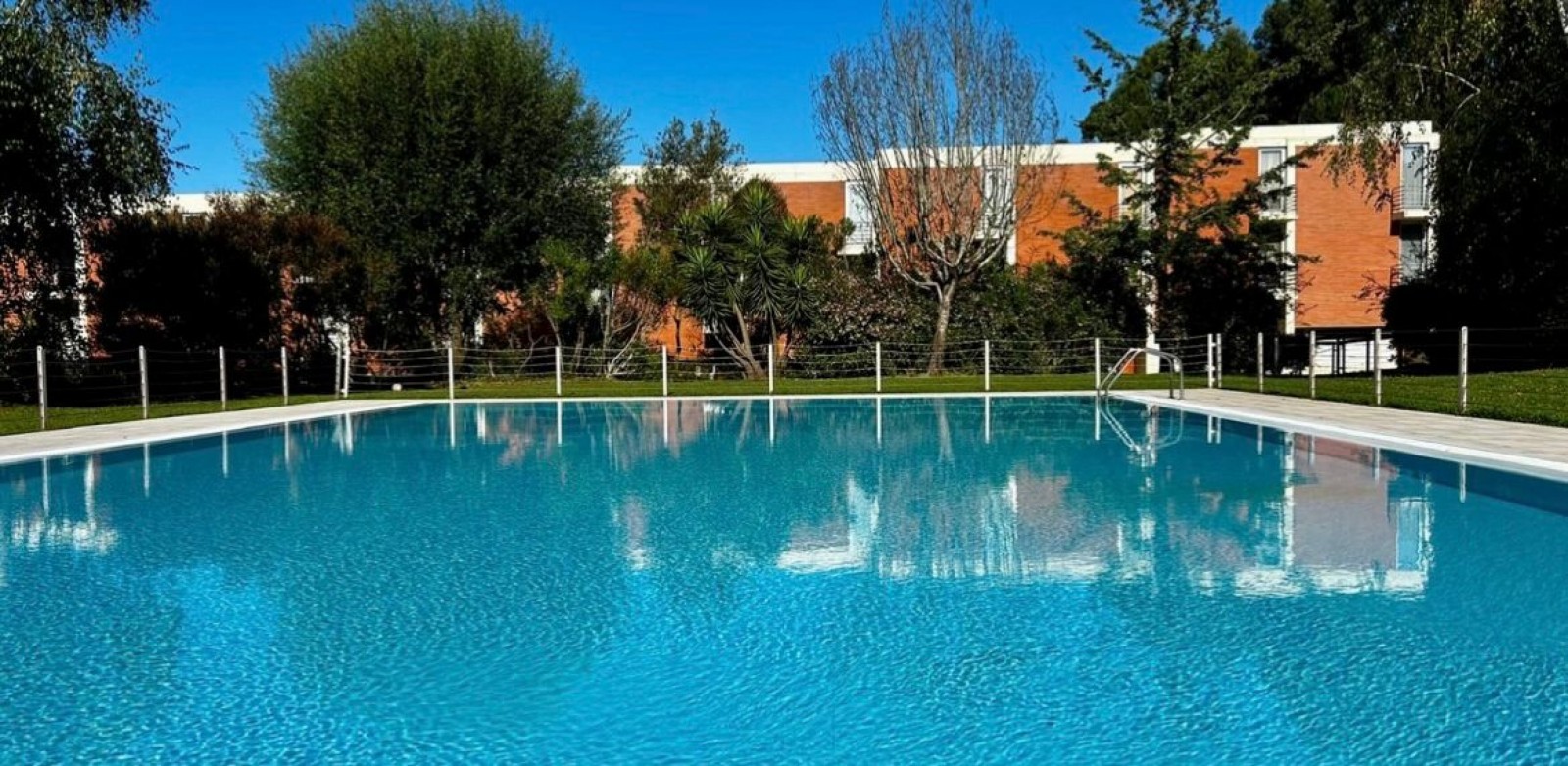 Vier-Zimmer-Villa mit Garten in geschlossener Wohnanlage in Maia, Portugal_353529
