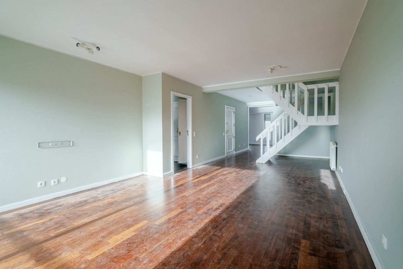 Three bedroom duplex flat with balconies for sale in Porto, Portugal_353634