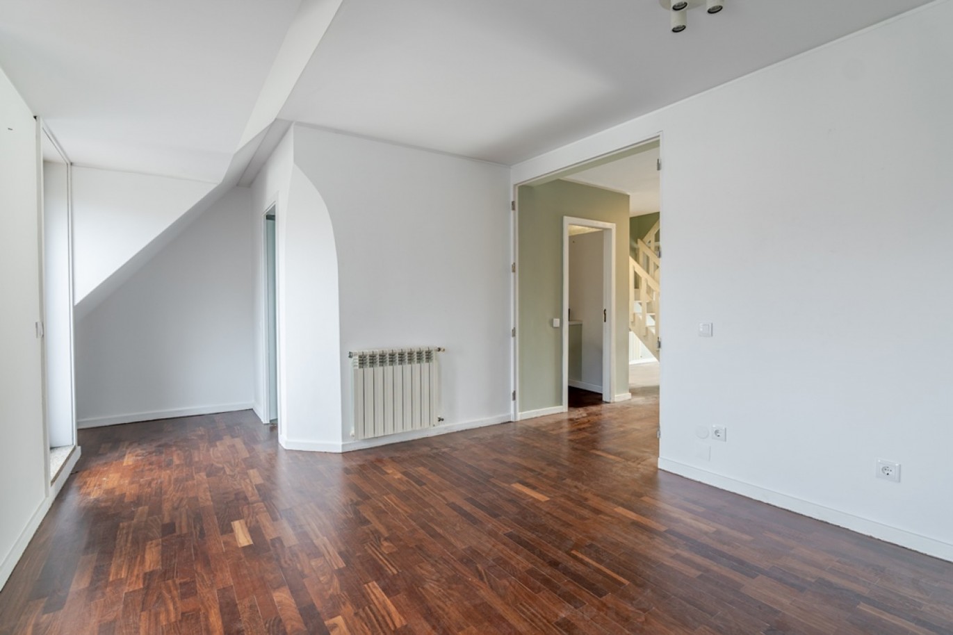 Three bedroom duplex flat with balconies for sale in Porto, Portugal_353639