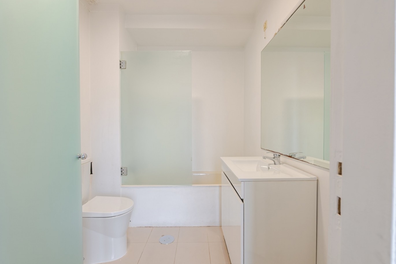 Three bedroom duplex flat with balconies for sale in Porto, Portugal_353642