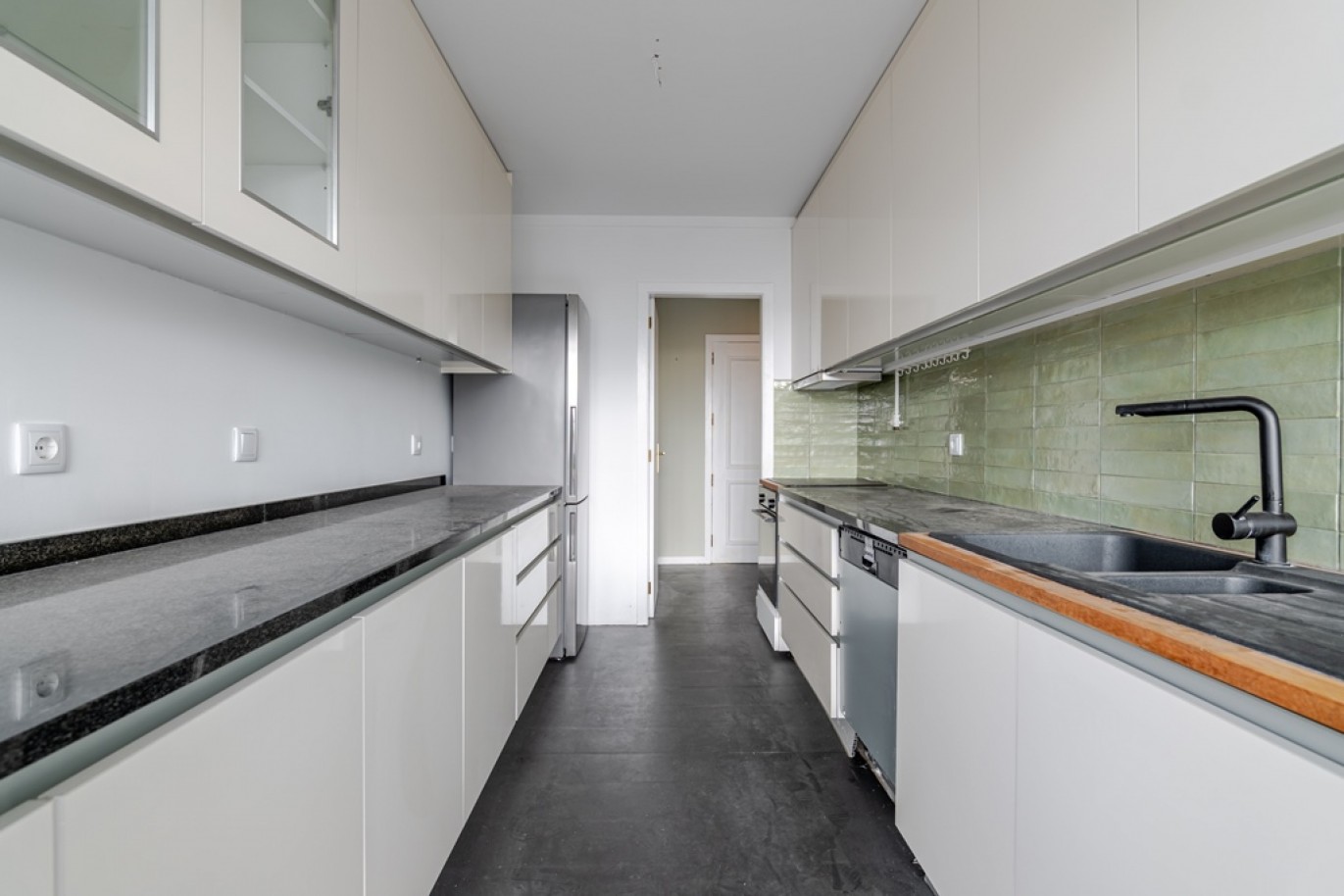 Three bedroom duplex flat with balconies for sale in Porto, Portugal_353646