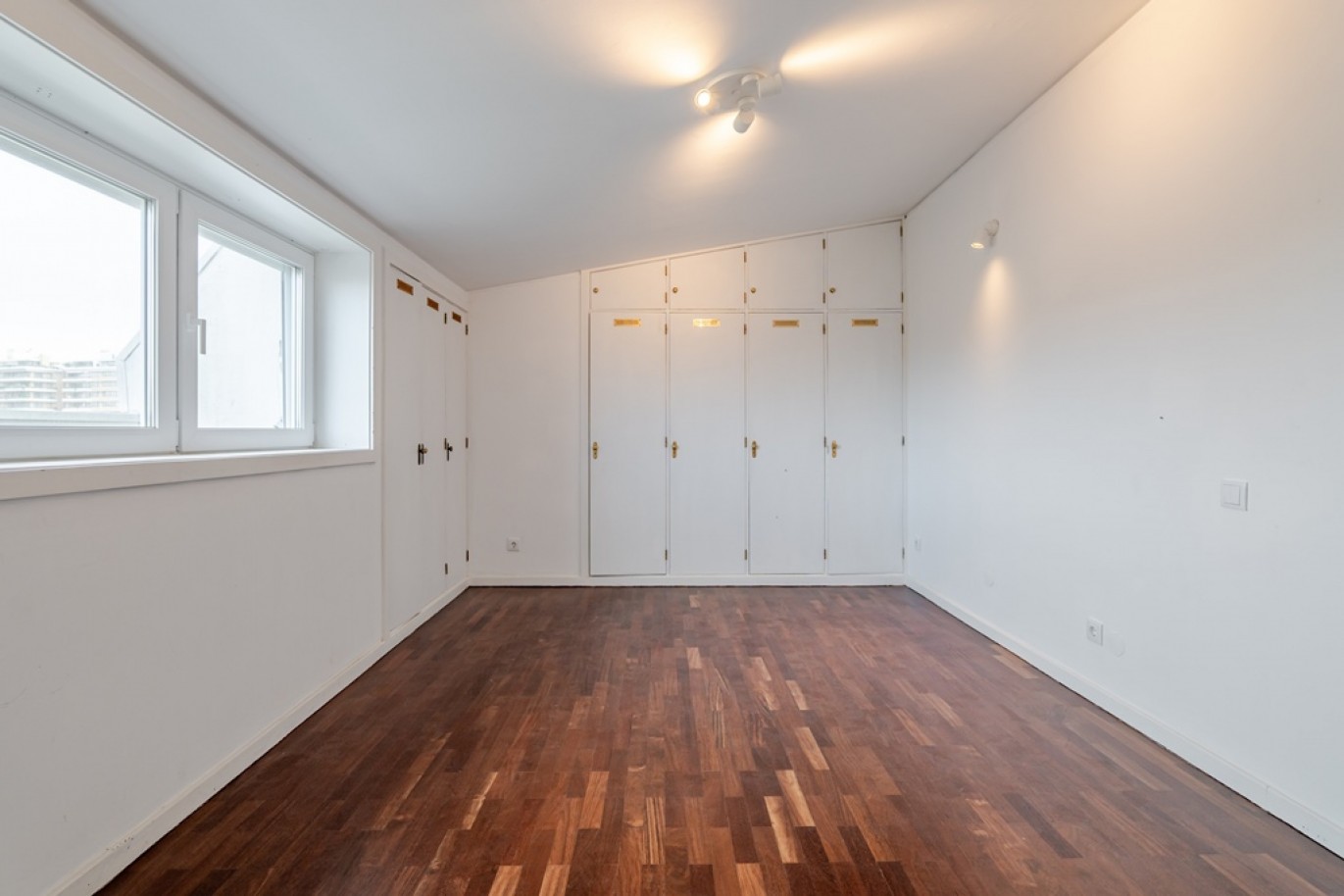 Three bedroom duplex flat with balconies for sale in Porto, Portugal_353648