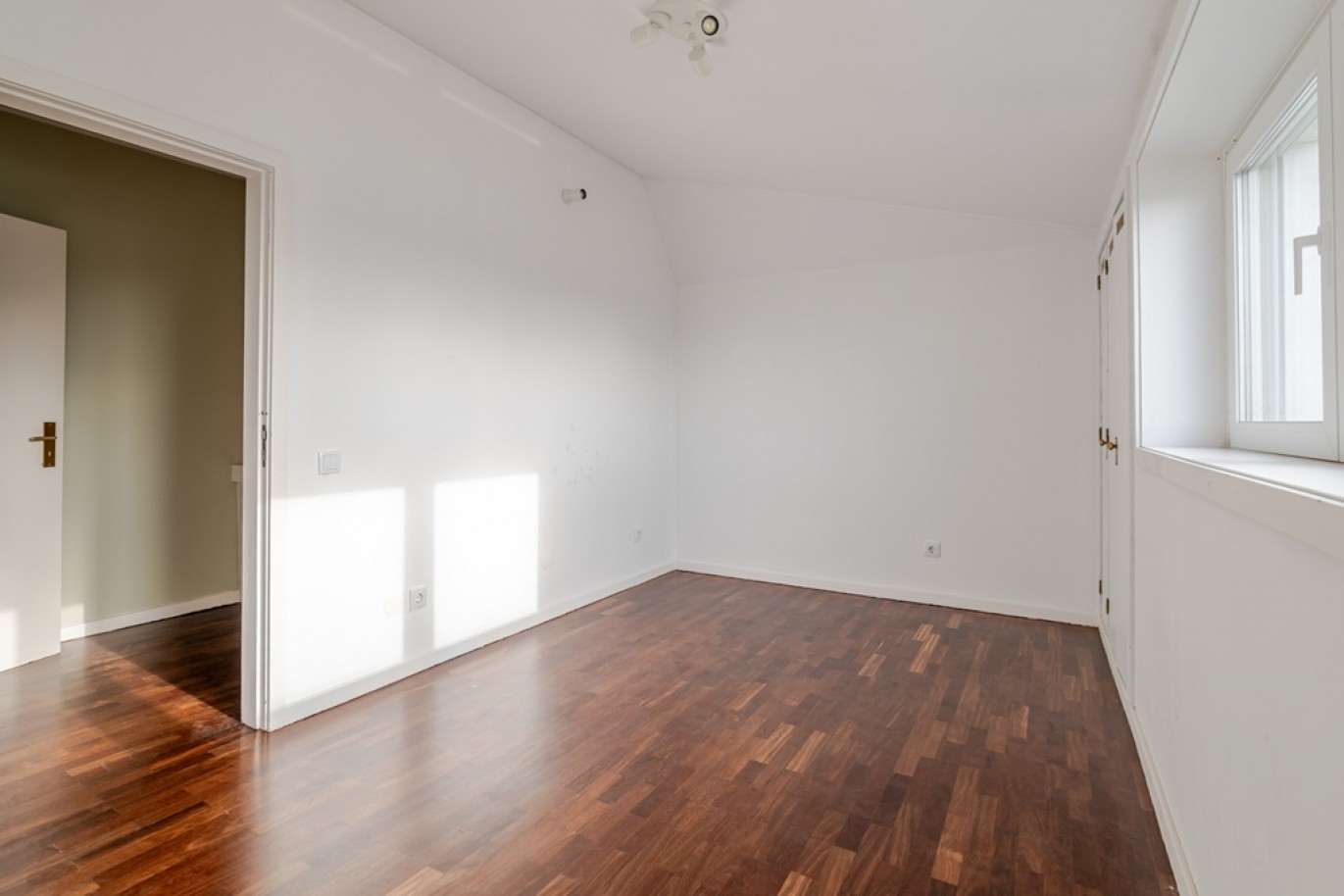 Three bedroom duplex flat with balconies for sale in Porto, Portugal_353660