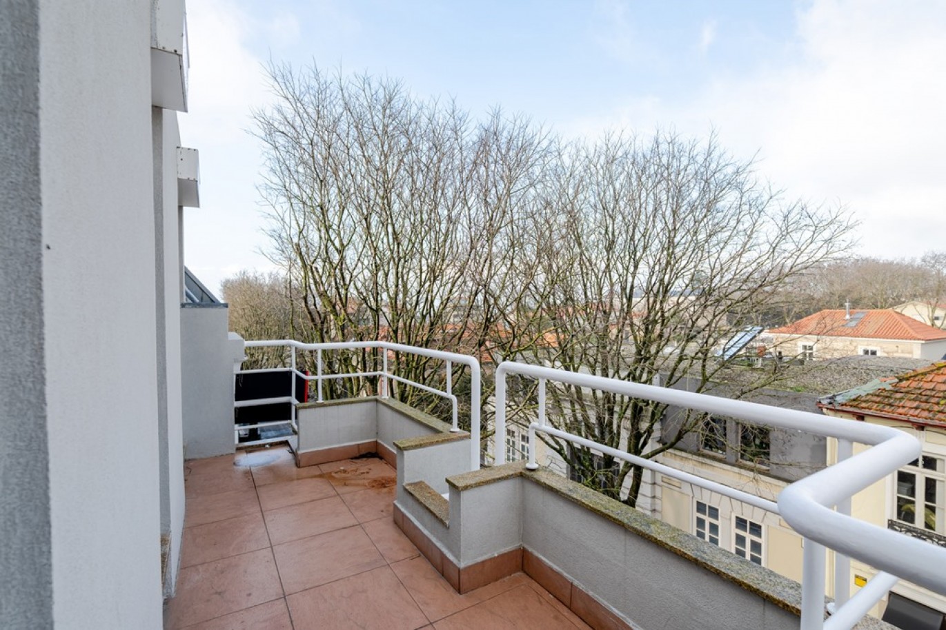 Three bedroom duplex flat with balconies for sale in Porto, Portugal_353663