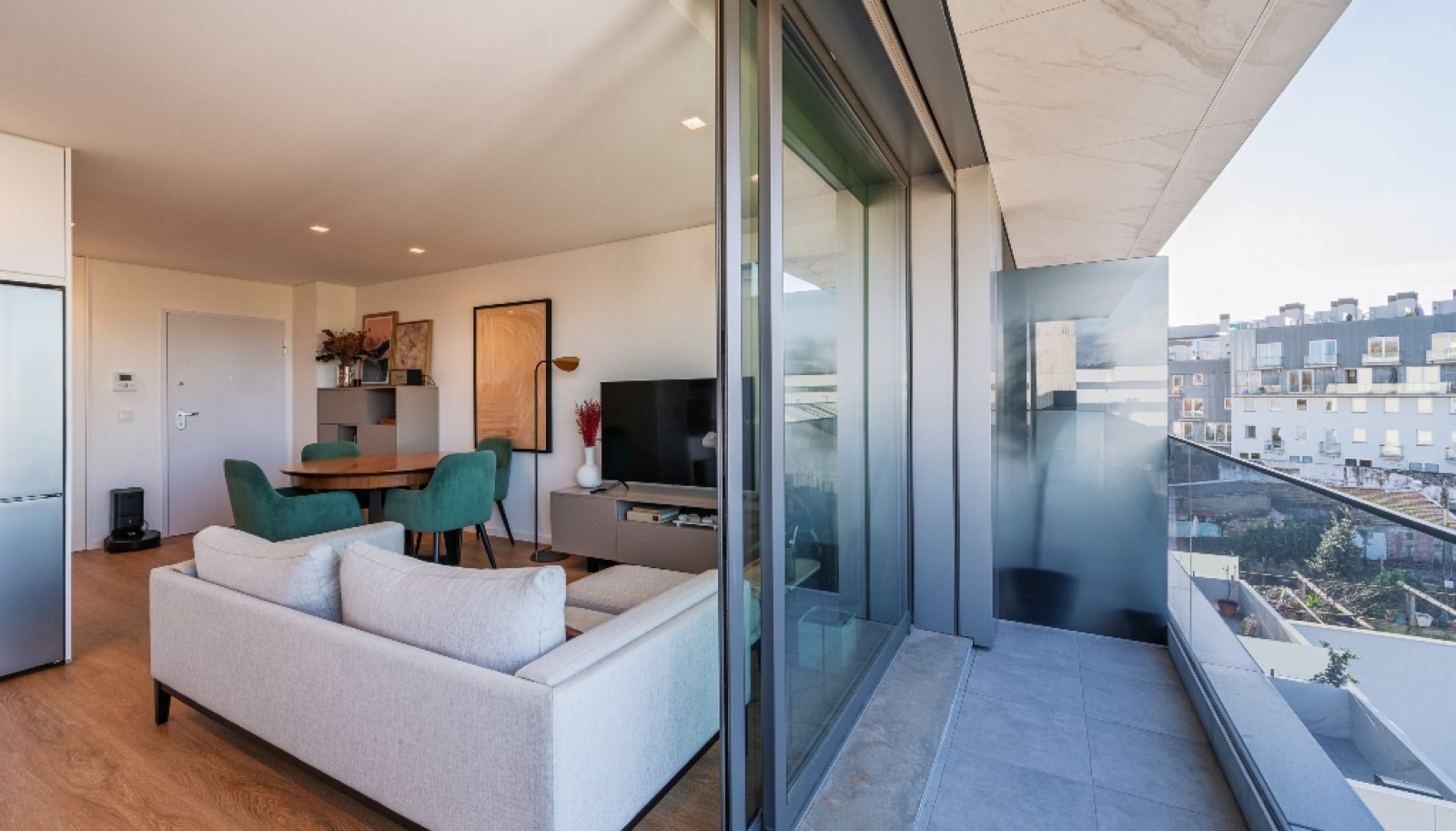 Apartamento T1 com varanda e estacionamento_354418