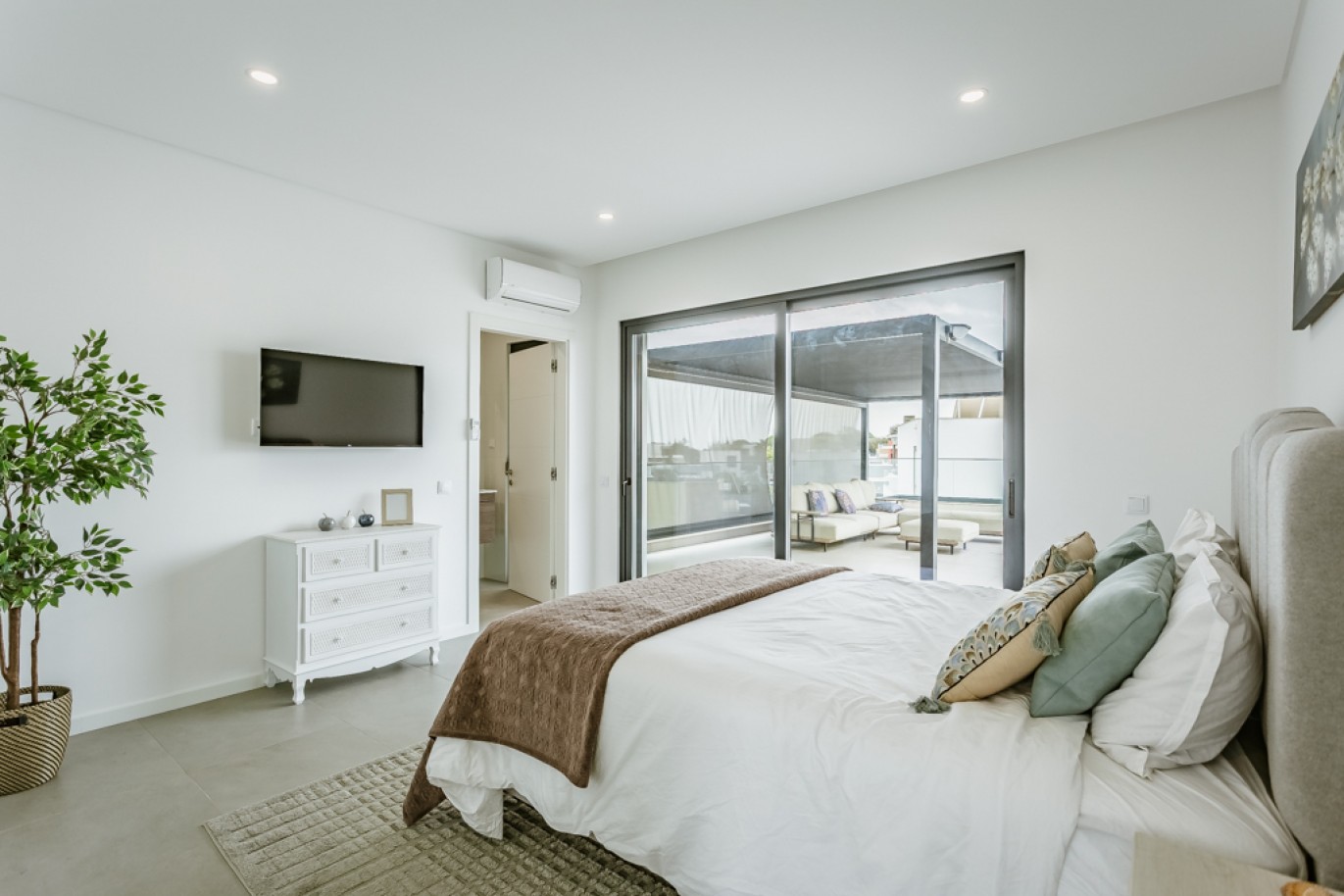 Moderna Moradia V3 com piscina para venda em Alcantarilha, Algarve_354429