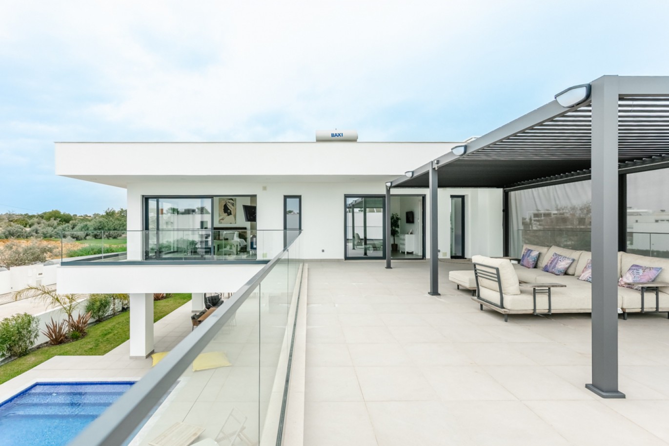 Moderna Moradia V3 com piscina para venda em Alcantarilha, Algarve_354433