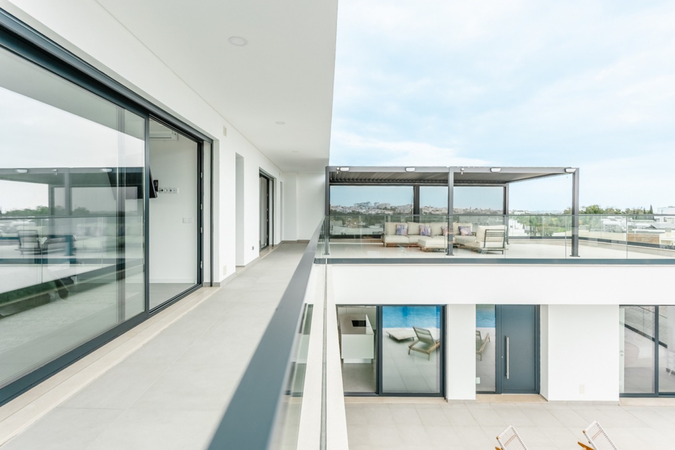 Moderna Moradia V3 com piscina para venda em Alcantarilha, Algarve_354434