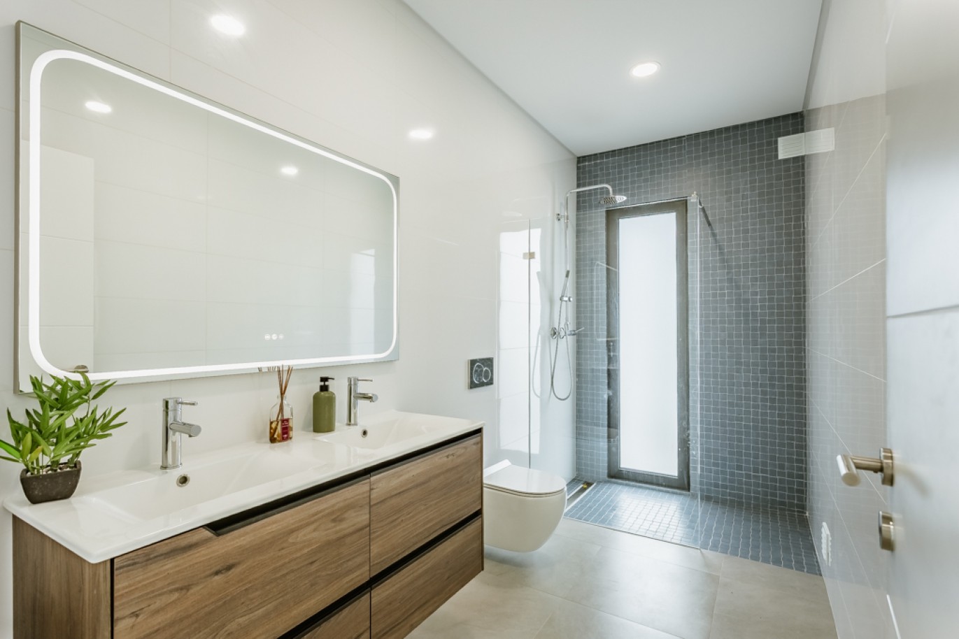 Moderna Moradia V3 com piscina para venda em Alcantarilha, Algarve_354437