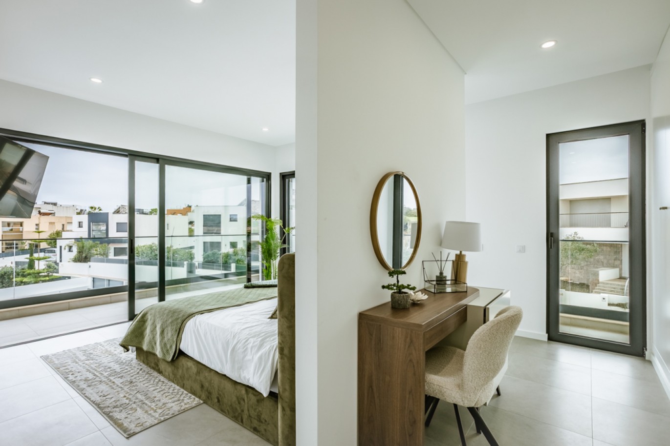 Moderna Moradia V3 com piscina para venda em Alcantarilha, Algarve_354438