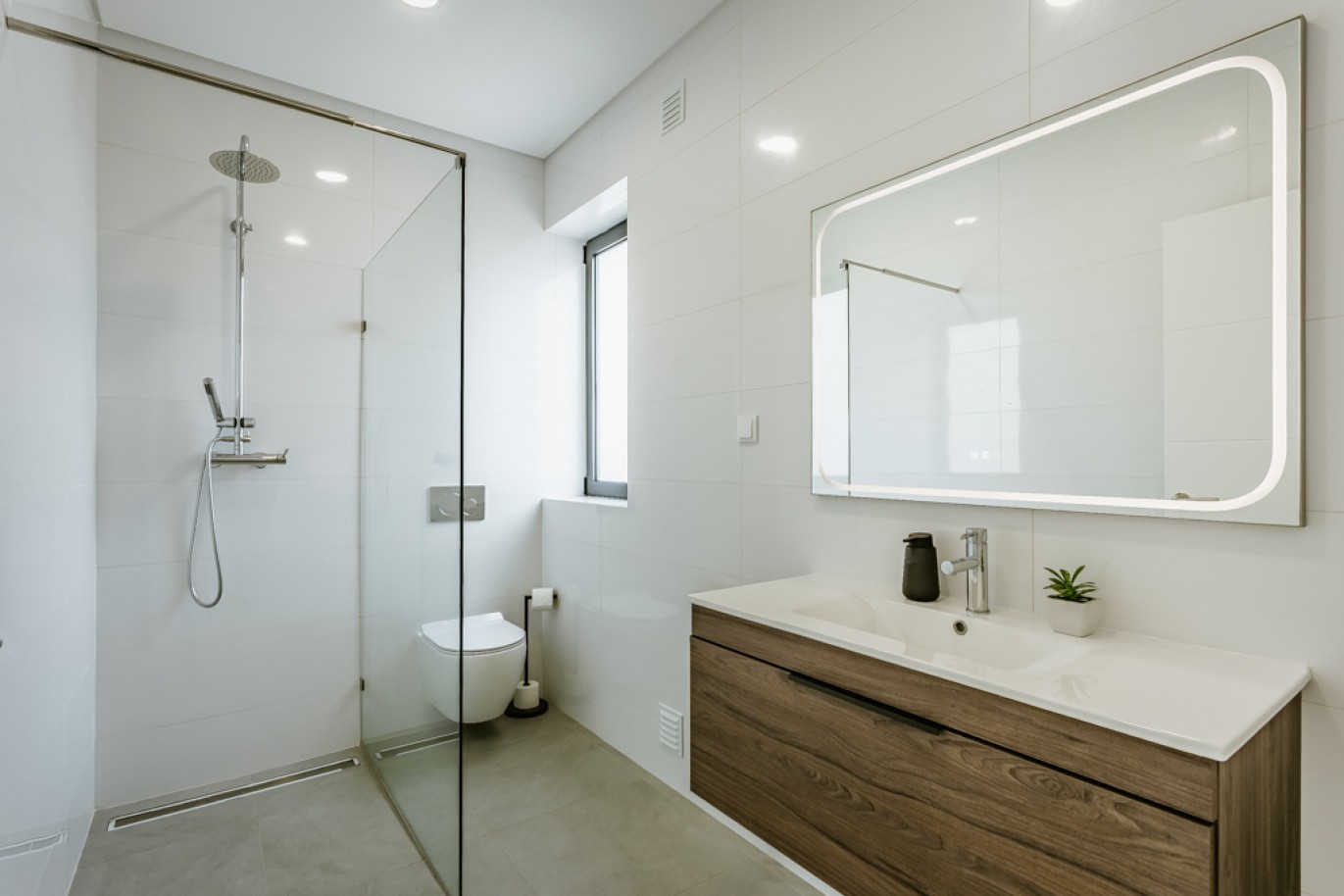 Moderna Moradia V3 com piscina para venda em Alcantarilha, Algarve_354448