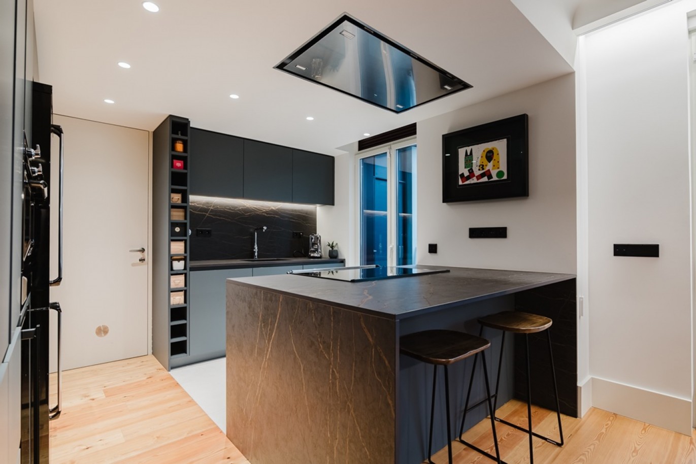 Apartamento T4 com varandas para venda no centro do Porto_354451