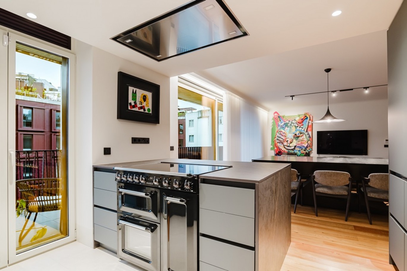 Apartamento T4 com varandas para venda no centro do Porto_354452