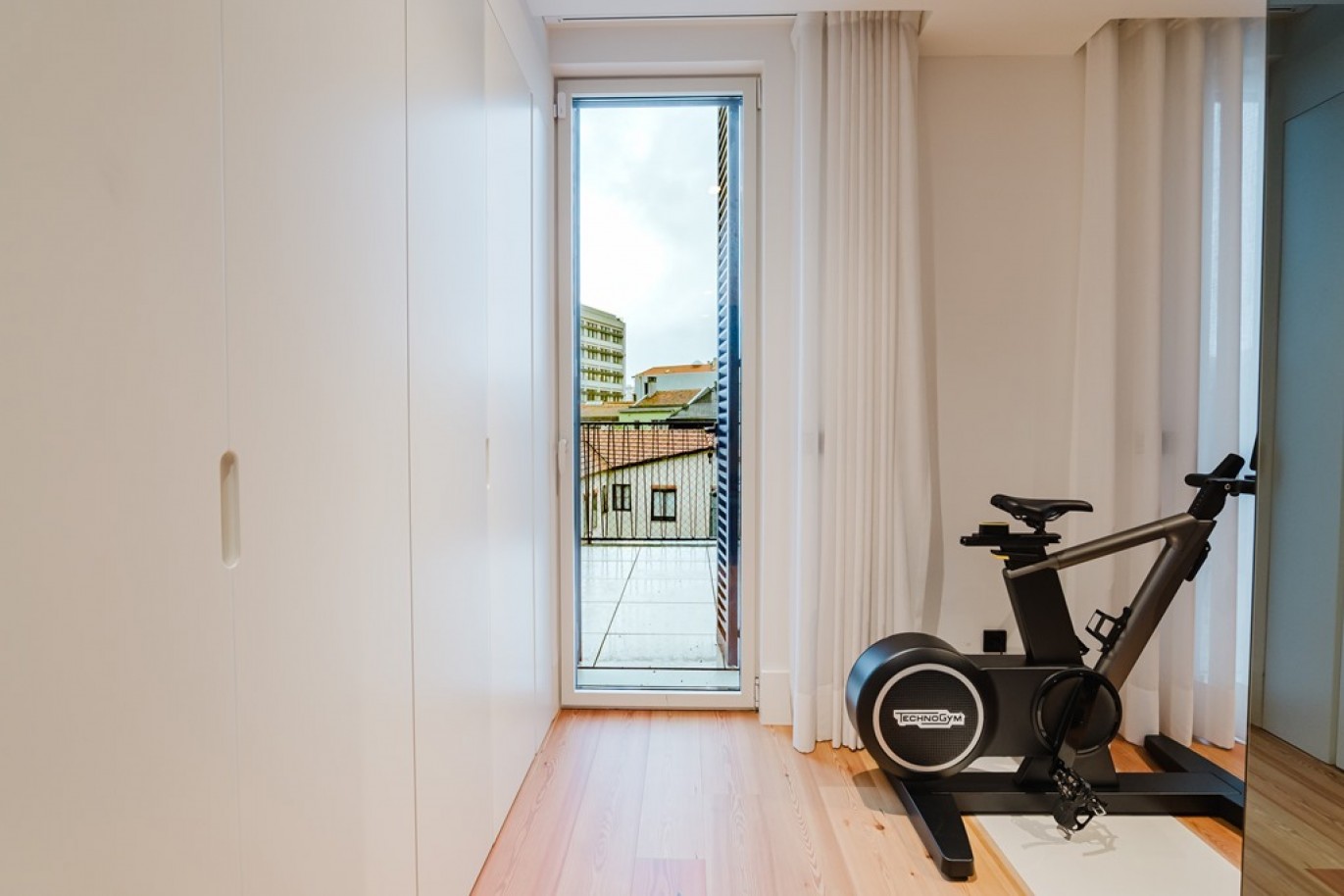 Apartamento T4 com varandas para venda no centro do Porto_354465