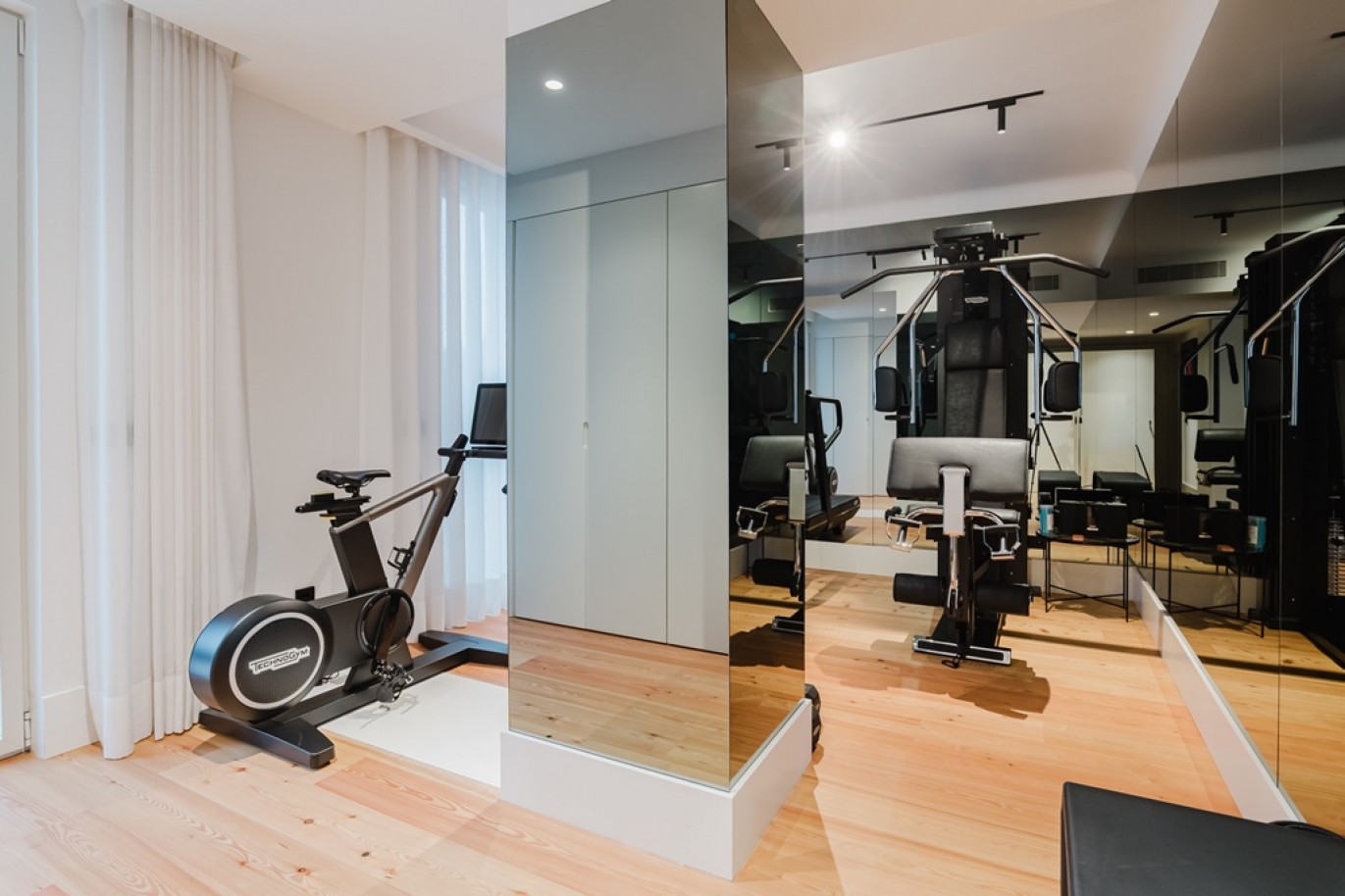 Apartamento T4 com varandas para venda no centro do Porto_354466