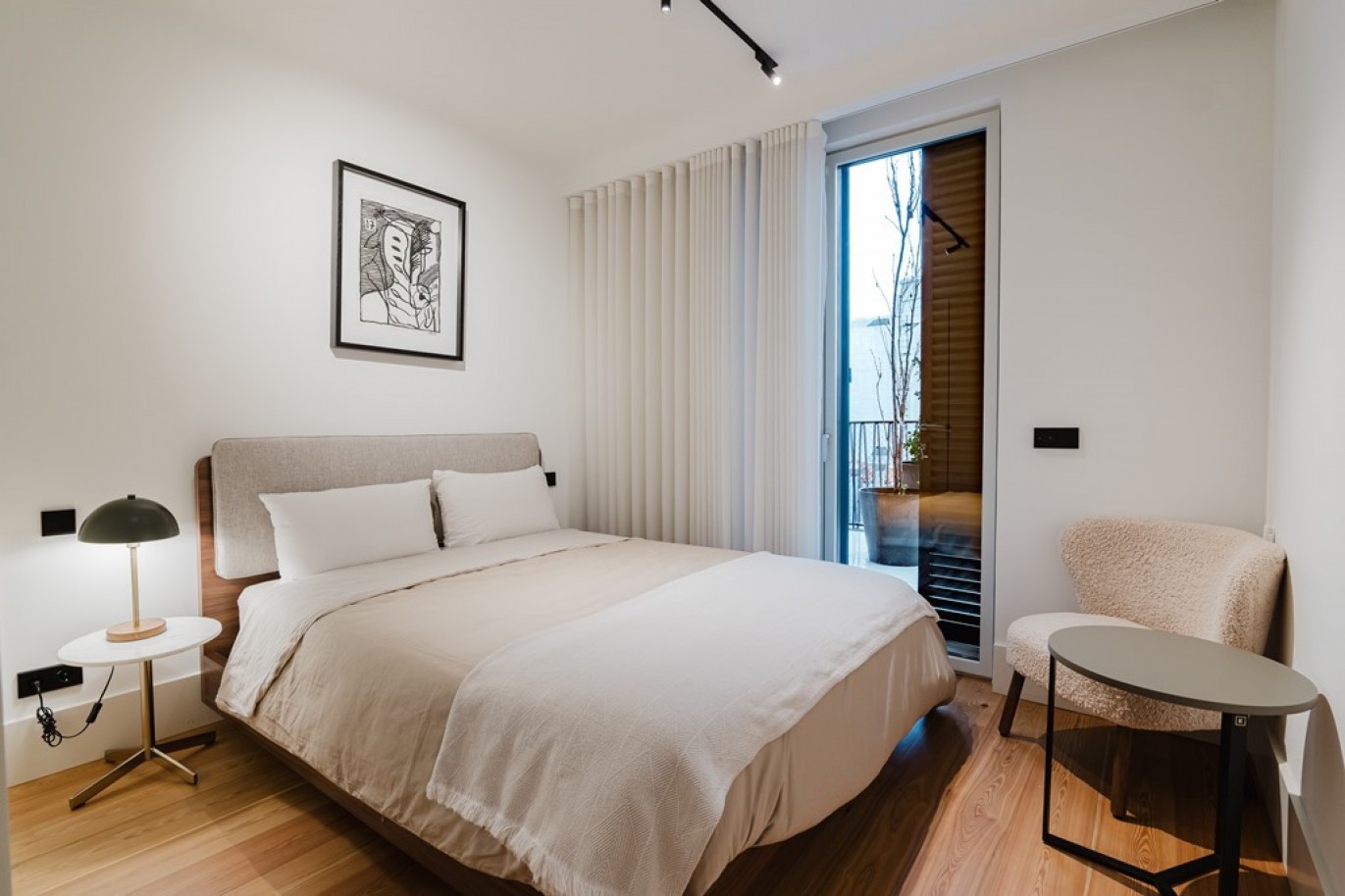 Apartamento T4 com varandas para venda no centro do Porto_354475