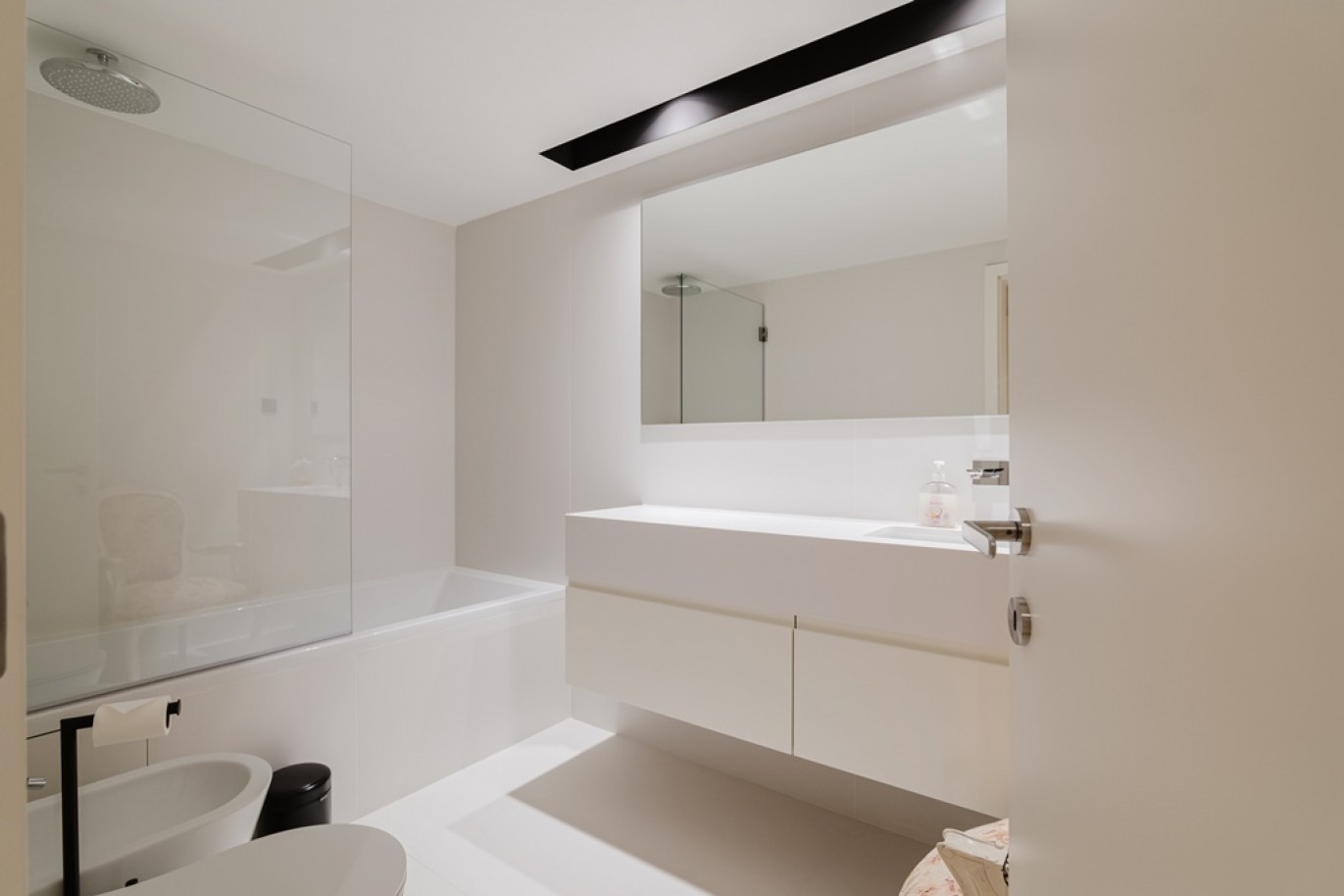 Apartamento T4 com varandas para venda no centro do Porto_354480