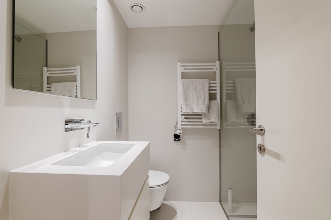 Apartamento T4 com varandas para venda no centro do Porto_354484