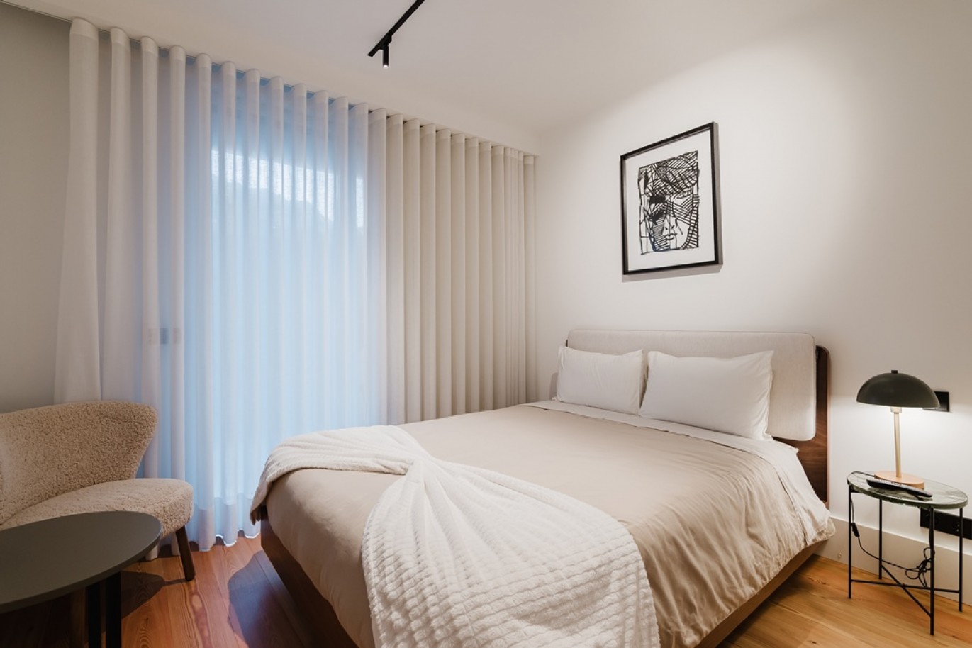 Apartamento T4 com varandas para venda no centro do Porto_354485